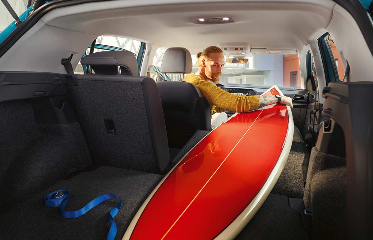 Volkswagen Interieur Troc Mann mit Surfbrett